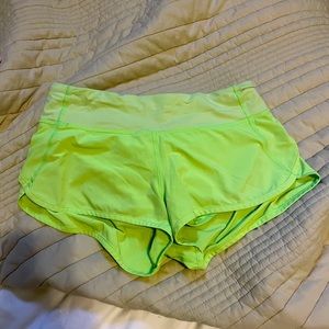 Lulu lemon speed up low rise shorts 2.5”